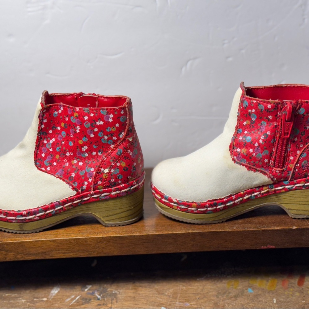 Oshkosh Genuine Kids Target Red and white Boots flowers girls size 8 - Picture 6 of 11